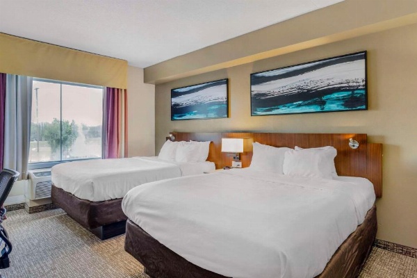 Comfort Suites East image 11