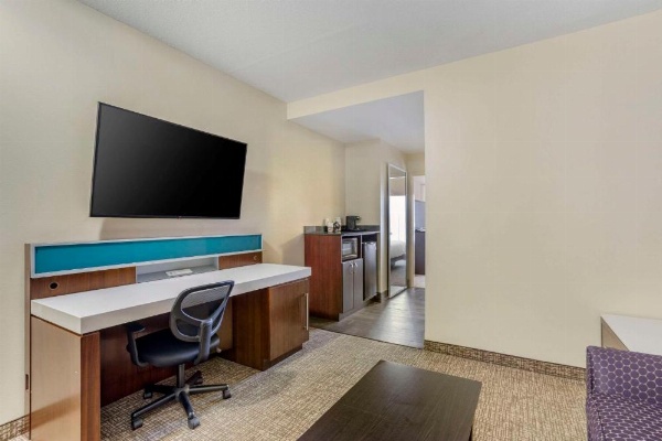 Comfort Suites East image 22