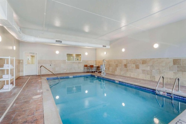 Comfort Suites East image 30