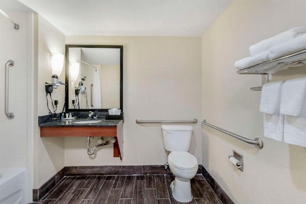 Comfort Suites East image 7